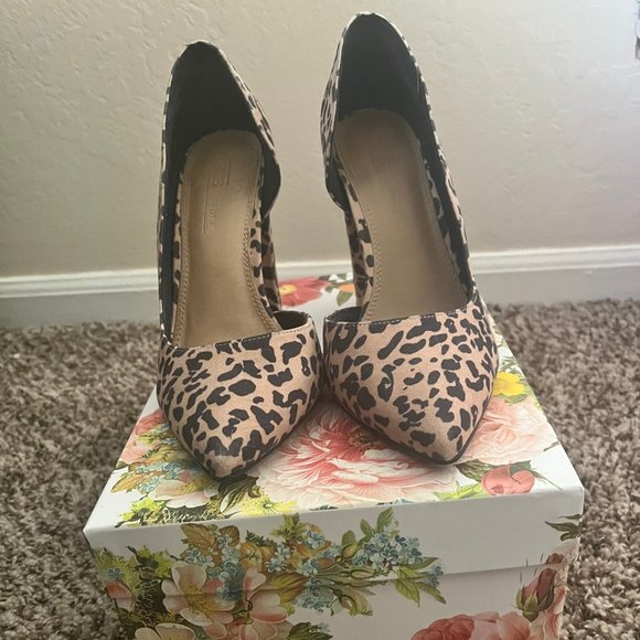 ASOS DESIGN Wide Fit Walter d'orsay high heels in Leopard print - Picture 2 of 3